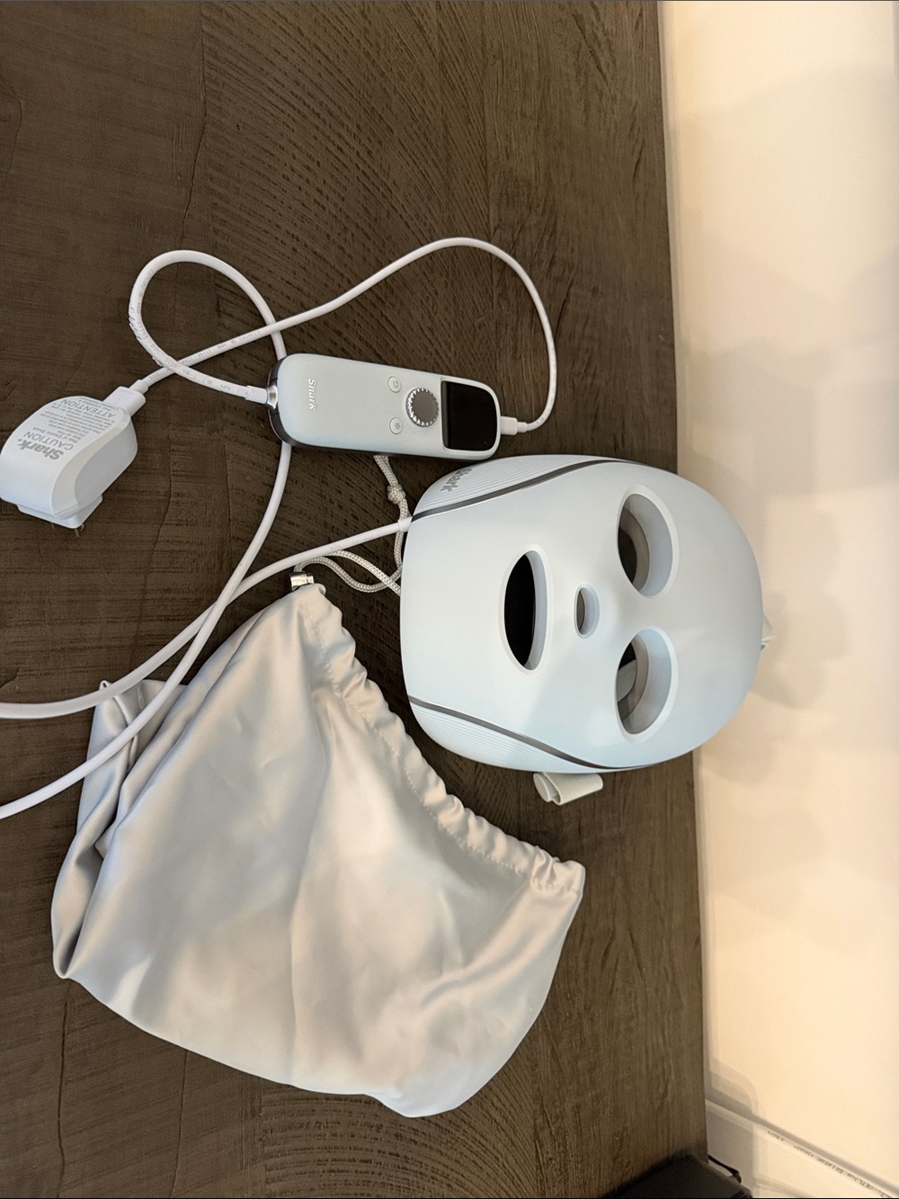 Shark CryoGlow Red, Blue and Infared mask with under eye cooling